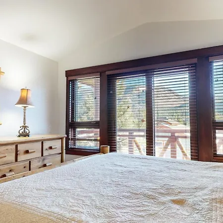 Juniper Crest 6 Apartment